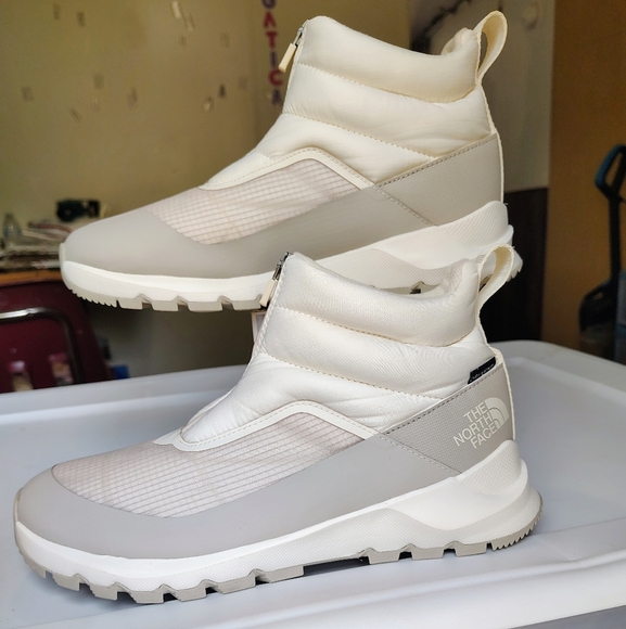 The North Face thermoball Insulated Pogressive Women's Zip Up Snow Boot 9. - Picture 9 of 16